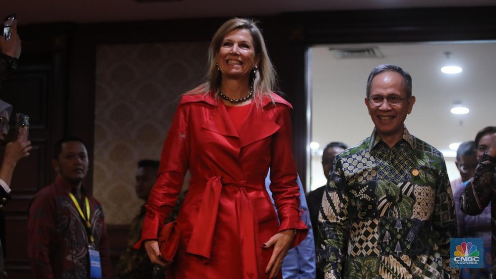 Ratu Maxima Kaget! Karyawan Bank Banyak Terlilit Utang? 1 Ratu Maxima Kaget! Karyawan Bank Banyak Terlilit Utang?