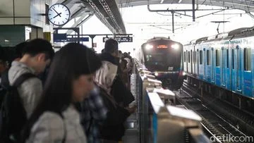 Demo Besar Tutup Pintu MRT Dukuh Atas–Bundaran HI, Ribuan Penumpang Terkena Dampak