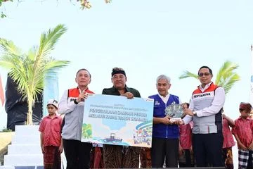 Inovasi Hijau: Komut Pertamina Resmikan Kapal Pintar Pembersih Sampah Laut di Bali