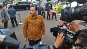 Luhut Binsar Dorong MBG: Pertemuan Eksklusif dengan Dua Petinggi BGN