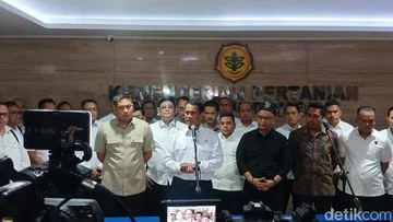 Mentan Bingung Harga Sawit RI Turun Saat Dolar Tinggi: Anomali yang Mengguncang Pasar