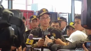 Purbaya Curiga: Importir Tumpuk Kontainer di Pelabuhan Karena Denda Murah, Apa Dampaknya?